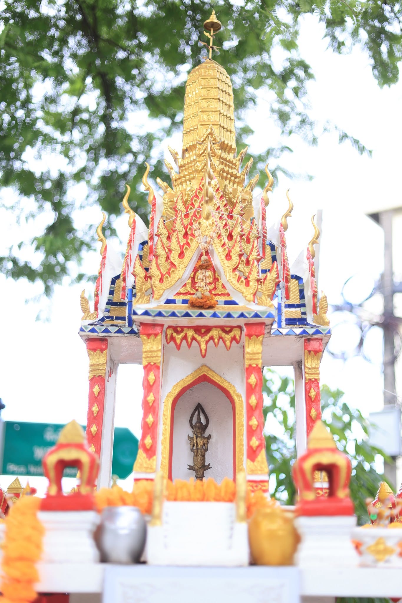 title - ผู้อำนวยการสำนักบริหารกลาง ส.ป.ก. สักการะสิ่งศักดิ์สิทธิ์ประจำ ส.ป.ก. เนื่องในโอกาสเข้ารับตำแหน่งใหม่ 